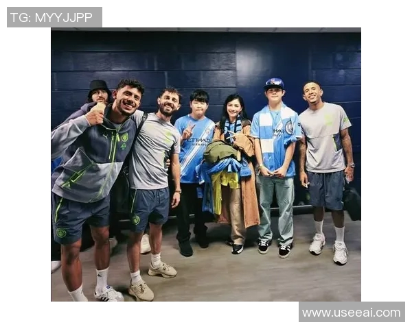 足球场上的兄弟情谊:明星球员之间的深厚友谊与默契合作 足球场上的兄弟情谊:明星球员之间的深厚友谊与默契合作