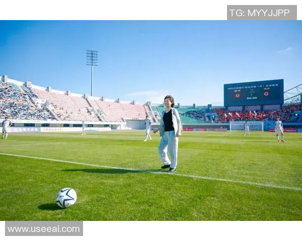 足球明星与女生短袖的时尚碰撞展现青春活力与运动魅力 足球明星与女生短袖的时尚碰撞展现青春活力与运动魅力